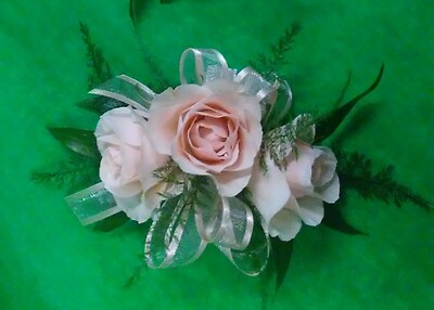 AF Elegant triple rose corsage with plumosa (can pick colors)