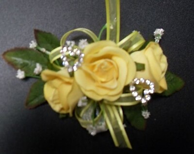 Arnold Florist Keepsake Corsage (yellow)