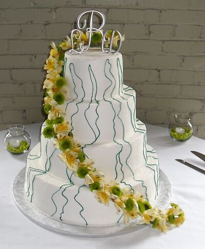Cake decorated with Lilies