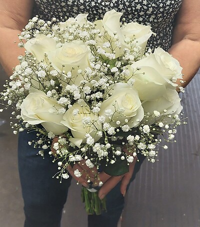 AF Classic White Rose Handheld Bouquet