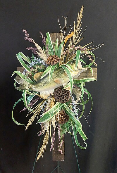 AF Fish Cross on Easel with Natural Silks