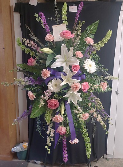 AF Her Peaceful Reflection Easel in Pinks with Roses