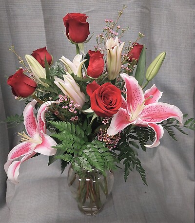 AF 6 Red Roses with Lilies