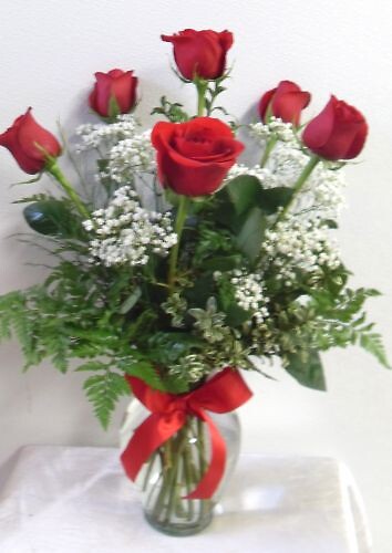 AF 6 Roses Vased