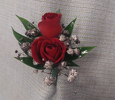 AF Double Red Sweetheart Rose bout. with Black Babies Breath