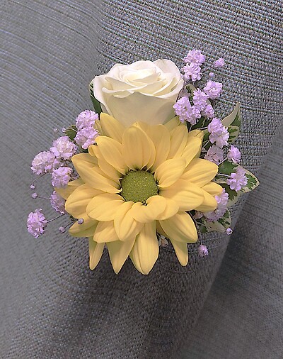 AF Daisy and Rose Bout. with lavender babies breath