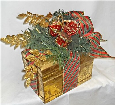 Decorative Golden Box Design
