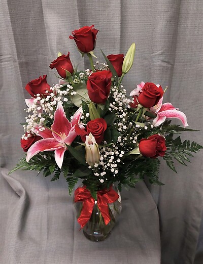 AF 12 Roses with Stargazer Lilies